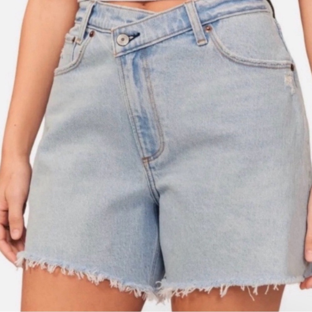 Curve Love High Rise Dad Shorts Cross Waist - Abercrombie & Fitch